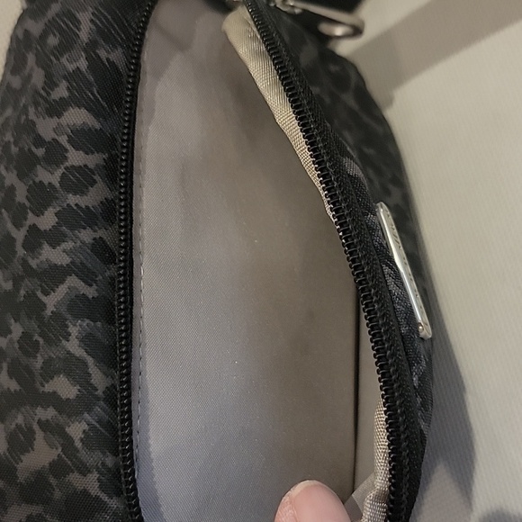 BAGGALLINI JOEY BAGG CROSSBODY HANDBAG - ANIMAL PRINT - Picture 8 of 9